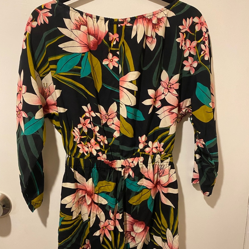 Billabong sleeved romper Medium